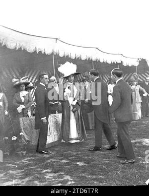 05/01/1911, Polo-Golf-club Jacas concorso per la partita di polo della Regina Doña Victoria consegna le coppe ai proprietari dei campioni vincitori. Crediti: Album / Archivo ABC / Ramón Alba Foto Stock