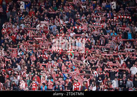 Bilbao, Vizcaya, Spagna. 16 dicembre 2023. Tifosi dell'Athletic Club durante la partita LaLiga EA Sports tra Athletic Club e Atletico de Madrid a San Foto Stock