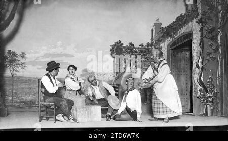 12/31/1911. Anteprima al teatro Cervantes. Una scena del primo atto del dramma "l'ambiente", originale dei signori Muñoz Seca e Navarre. Crediti: Album / Archivo ABC / Rivero Foto Stock