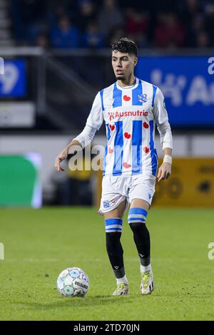 HEERENVEEN - Anas Tahiri dell'SC Heerenveen durante la partita olandese tra lo sc Heerenveen e il FC Volendam all'Abe Lenstra Stadium il 16 dicembre 2023 a Heerenveen, Paesi Bassi. ANP COR LASKER Foto Stock