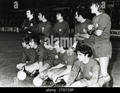 Formazione della squadra spagnola che affrontò l'Italia il 25 gennaio 1978, allo stadio Santiago Bernabéu di Madrid, in una partita amichevole di preparazione per la Coppa del mondo 78 in Argentina. Da sinistra a destra, Arconada, Carrete, Marcelino, Pirri e Migueli; accovacciamento, Cardeñosa, Dani, Rubén Cano, Asensi e López Ufarte. La Spagna ha vinto 2-1, con gol di Pirri, di rigore, e Dani. L'obiettivo italiano è stato raggiunto da Tardelli. Crediti: Album / Archivo ABC Foto Stock