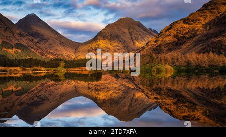 Tramonto a Lochan Urr, Glen Etive, Scozia Foto Stock