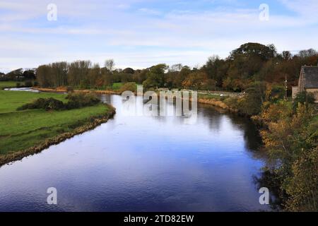 Il fiume Annan dal ponte stradale, Annan Town, Dumfries and Galloway, Scozia, Regno Unito Foto Stock