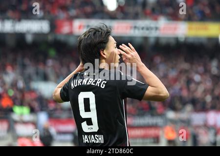 Norimberga, Germania. 16 dicembre 2023. Calcio: Bundesliga 2, 1. FC Nürnberg - Hamburger SV, giorno 17 presso lo stadio Max Morlock. Daichi Hayashi di Norimberga. Credito: Daniel Karmann/dpa - NOTA IMPORTANTE: in conformità con le norme della DFL German Football League e della DFB German Football Association, è vietato utilizzare o utilizzare fotografie scattate nello stadio e/o della partita sotto forma di immagini sequenziali e/o serie di foto simili a video./dpa/Alamy Live News Foto Stock