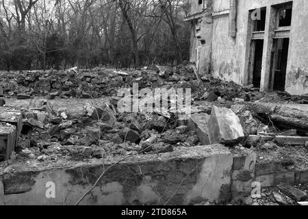 Edificio distrutto che e' crollato. Materiale di distrutto. Zona catastrofica. Terremoto. Marocco. Israele. Palestina. Guerra. Afghanistan. Hamas. Tel Aviv Foto Stock