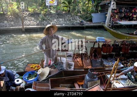 Mercati galleggianti intorno a Bangkok, Thailandia Foto Stock