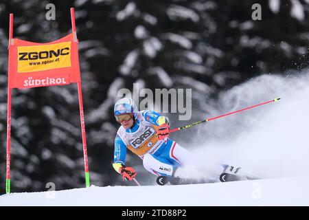 La Villa Val Badia, Italia. 17 dicembre 2023. Alexis Pinturault (fra) gareggia durante la Coppa del mondo di sci alpino Audi FIS, menÂ&#x80;&#x99;la gara di slalom gigante sulla pista Gran Risa, alta Badia il 17 dicembre 2023, la Villa, Bolzano, Italia. Credito: Independent Photo Agency Srl/Alamy Live News Foto Stock