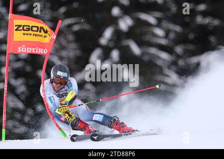 La Villa Val Badia, Italia. 17 dicembre 2023. Aleksander Aamodt Kilde (NOR) gareggia durante la Coppa del mondo di sci alpino Audi FIS, menÂ&#x80;&#x99;della gara di slalom gigante sulla pista Gran Risa, alta Badia il 17 dicembre 2023, la Villa, Bolzano, Italia. Credito: Independent Photo Agency Srl/Alamy Live News Foto Stock