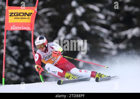 La Villa Val Badia, Italia. 17 dicembre 2023. Stefan Brennsteiner (AUT) gareggia durante la Coppa del mondo di sci alpino Audi FIS, menÂ&#x80;&#x99;la gara di slalom gigante sulla pista Gran Risa, alta Badia il 17 dicembre 2023, la Villa, Bolzano, Italia. Credito: Independent Photo Agency Srl/Alamy Live News Foto Stock