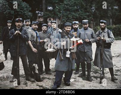 Conchy-les-Pots, Oise, Piccardia, Francia gruppo di poilus del 98° a Les Loges, abbigliamento, HD, esseri umani, prima guerra mondiale, società, uniforme militare, esiste in alta definizione, ritratto di gruppo, fronte, arma, Peloso, Man, Army, France, Conchy-les-Pots, Group of poilus of the 98th in Lodge., Conchy-les-Pots, 24/07/1915 - 24/07/1915, Passet, Stéphane, fotografo, 1915 - Picardie - Stéphane Passet, Autochrome, foto, vetro, Autochrome, foto, positiva Foto Stock