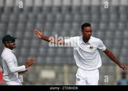 Bengalese test player left arm pace bowler Shariful Islam (L) durante il primo test Day 2 Bangladesh-nuova Zelanda prima sessione al Sylhet Internat Foto Stock