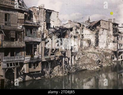 Verdun, Francia, attività economica, registrazione, informazioni, habitat, architettura, prima guerra mondiale, negozio, negozio, fiume, Pilotis, iscrizione commerciale, abitazione, balcone, loggia, Ruins, Front, Bombardment, Rubble, Francia, Verdun, Bords Meuse, Verdun, 24/09/1917 - 24/09/1917, Castelnau, Paul, 1917 - Nord de la France, Belgique - Paul Castelnau (sezione fotografica dell'esercito) - (1-5 settembre), Autochrome, Photo, Glass, Autochrome, foto, positiva Foto Stock