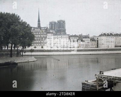 Parigi (IV arr.), Francia Notre-Dame de Paris e il Quai aux Fleurs visti dal Quai de l'Hôtel de Ville, religione, trasporti, Habitat, architettura, Chiesa, Isola, fiume, Cristianesimo, Torre, Quay, Boat, Coachman, River and Lake Transport, architettura religiosa, Francia, Parigi, le banchine e Notre Dame, Île de la Cité, Notre-Dame, 01/07/1914 - 31/07/1914, Passet, Stéphane, fotografo, Autochrome, foto, vetro, Autochrome, foto, positivo, orizzontale, dimensioni 9 x 12 cm Foto Stock