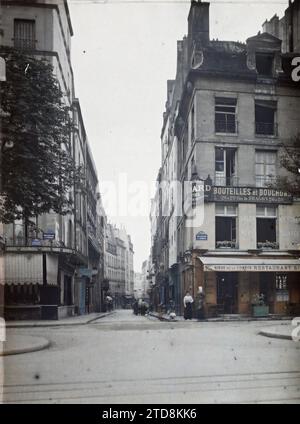 Parigi (6° arrondissement), Francia Rue du Dragon vista dal Boulevard St-Germain, attività economica, registrazione, informazioni, alloggi, architettura, negozio, negozio, insegna, registrazione commerciale, strada, quartiere, negozi, marchesa, ristoranti, alberghi, Francia, Parigi, Rue du Dragon, Arrondissement vi, 19/07/1914 - 19/07/1914, Passet, Stéphane, fotografo, Autochrome, foto, vetro, Autochrome, foto, positivo, verticale, dimensioni 9 x 12 cm Foto Stock