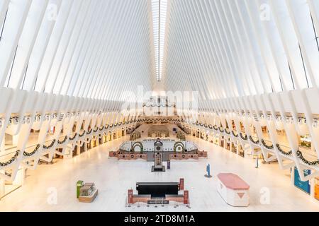 L'Oculus, noto anche come Westfield World Trade Center, è un centro commerciale e centro di trasporto. Foto Stock