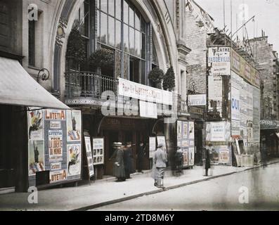 Parigi (17° arrondissement), Francia Cinema Lutetia-Wagram, 31 e 33 avenue de Wagram, Housing, Architecture, inscription, Information, prima guerra mondiale, società, opere, poster, sala cinematografica, balcone, loggia, posteriore, bombardamento, vetrate colorate, Arc, Arcade/Arceau, Pelosa, Veranda, tetto in vetro, cieco, marchesa, patriottismo, esercito, Francia, Paris, Wagram Cinema, Arrondissement XVII, 03/05/1918 - 03/05/1918, Léon, Auguste, fotografo, Autochrome, foto, vetro, Autochrome, Photo, positive, Horizontal, dimensioni 9 x 12 cm Foto Stock