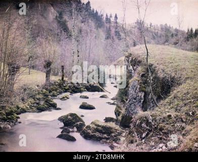 Dintorni di Chambéry, Savoia, Rhône-Alpes, Francia vicino a Saint-Thibaud-de-Couz, natura, ambiente, paesaggio, Monte, montagna, Valle, fiume, Gola, C regione di Chambéry, vicino S . Thibaud de Couz, Chambéry [dintorni], 01/06/1917 - 31/05/1918, Busy, Léon, 1917-1918 - Rhône-Alpes - fotografo Léon occupato - (juin 1917-mai), Autochrome, foto, vetro, Autochrome, foto, positivo, orizzontale, dimensioni 9 x 12 cm Foto Stock