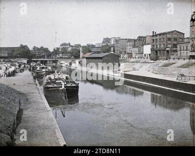 Parigi (10° arr.), Francia il canale Saint-Martin visto dal ponte di rue Louis-Blanc verso Place de la Bataille-de-Stalingrad, Housing, Architecture, Transport, Canal, opere, ingegneria civile, banchina, barca, Rubble, trasporti fluviali e lacustri, Francia, Parigi, Bassin de la Villette, Arrondissement X, 26/06/1918 - 26/06/1918, Léon, Auguste, fotografo, Autochrome, foto, vetro, Autochrome, foto, positivo, orizzontale, dimensioni 9 x 12 cm Foto Stock