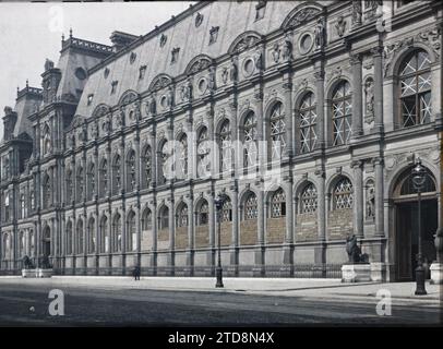 Parigi (IV arr.), Francia facciata del municipio rue de Lobau, animali, Arte, Habitat, architettura, prima guerra mondiale, animale rappresentato, animale fantastico, municipio, municipio, municipio, scultura, architettura civile pubblica, poliziotto, Gendarme, bombardamento, leone, decorazione scolpita, protezione anti-bombardamento, bandiera, Francia, Parigi, Place Lobau City Hall, Hôtel de Ville, 05/07/1918 - 05/07/1918, Léon, Auguste, fotografo, Autochrome, foto, vetro, Autochrome, foto, positivo, orizzontale, dimensioni 9 x 12 cm Foto Stock