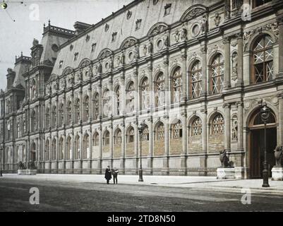 Parigi (IV arr.), Francia facciata del municipio rue de Lobau, animali, Arte, Habitat, architettura, prima guerra mondiale, animale rappresentato, animale fantastico, municipio, municipio, municipio, scultura, architettura civile pubblica, poliziotto, Gendarme, bombardamento, Street, District, Lion, decorazioni scolpite, protezione anti-bombardamento, flag, Francia, Parigi, Municipio Place Lobau, Hôtel de Ville, 05/07/1918 - 05/07/1918, Léon, Auguste, fotografo, Autochrome, foto, vetro, Autochrome, foto, positivo, orizzontale, dimensioni 9 x 12 cm Foto Stock