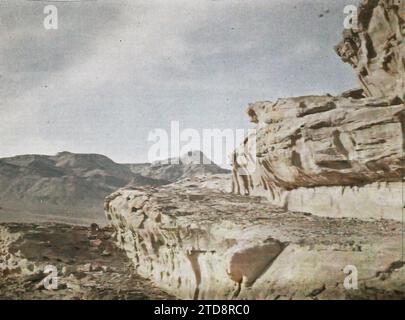 Quweira, Arabia (attuale Giordania) forme di erosione nelle arenarie, natura, ambiente, scienze, tecniche, paesaggio, fenomeno naturale, erosione, geologia, Arabia, Gouaira, Forms of Erosion in the Sandstones of Gouaira, al-Quwayrah, 05/03/1918 - 05/03/1918, Castelnau, Paul, 1918 - Medio Oriente, Egitto, Palestina, Chypre - Paul Castelnau (sezione fotografica dell'esercito) - (9 gennaio-6 ottobre), Autochrome, Photo, Glass, Autochrome, foto, positivo, orizzontale, dimensioni 9 x 12 cm Foto Stock