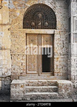 Jeddah, Arabia ornate porta in legno, Habitat, architettura, Arte, alloggi, arti decorative, porta, arco, sala giochi, arco, Arabia, Jeddah, Door, Djeddah, 15/04/1918 - 15/04/1918, Castelnau, Paul, 1918 - Medio Oriente, egittà, Palestina, Chypre - Paul Castelnau (sezione fotografica dell'esercito) - (9 gennaio-6 ottobre), Autochrome, Photo, Glass, Autochrome, foto, positivo, verticale, dimensioni 9 x 12 cm Foto Stock