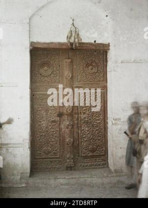 Jeddah, Arabia ornate porta in legno, alloggi, architettura, Arte, alloggi, arti decorative, porta, Arabia, Jeddah, porta, Djeddah, 19/04/1918 - 19/04/1918, Castelnau, Paolo, 1918 - Medio Oriente, egittà, Palestina, Chypre - Paul Castelnau (sezione fotografica dell'esercito) - (9 gennaio-6 ottobre), Autochrome, Photo, Glass, Autochrome, foto, positivo, verticale, dimensioni 9 x 12 cm Foto Stock