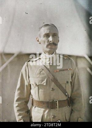 Palestina o Quweira, Arabia (attuale Giordania) Colonnello Jean Philpin de Piépape, personalità, abbigliamento, esseri umani, storia coloniale, società, personalità militare, uniforme militare, Ritratto, esercito coloniale, medaglia, decorazione, uomo, Esercito, Palestina, colonnello di Picpape, al-Quwayrah, Israël, 17/07/1918 - 17/07/1918, Castelnau, Paul, 1918 - Medio Oriente, Egittà, Palestina, Chypre - Paul Castelnau (sezione fotografica dell'esercito) - (9 gennaio-6 ottobre), Autochrome, Photo, Glass, Autochrome, foto, positivo, verticale, dimensioni 9 x 12 cm Foto Stock