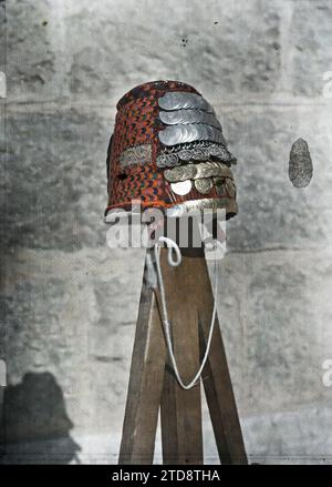 Betlemme, Palestina l'acconciatura delle donne cristiane di Betlemme, abbigliamento, religione, Costume, cristianesimo, capelli, copricapo, Palestina, Betlemme, il "Chattoué" delle donne di Betlemme, Betlemme, 01/08/1918 - 01/08/1918, Castelnau, Paolo, 1918 - Medio Oriente, Egitto, Palestina, Chypre - Paul Castelnau (sezione fotografica dell'esercito) - (9 gennaio-6 ottobre), Autochrome, Photo, Glass, Autochrome, foto, positivo, verticale, dimensioni 9 x 12 cm Foto Stock