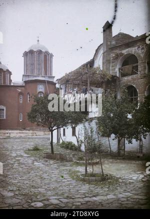 Pantocrator Monastery, Grecia, Religion, Art, Habitat, architettura, Cristianesimo, Monastero, balcone, loggia, Medioevo, cortile, architettura religiosa, Monte Athos, Pantokrator, parte del cortile, Mont Athos, 01/09/1918 - 30/09/1918, Cuville, Fernand, 1918 - Grecia - Fernand Cuville - (settembre), Autochrome, Photo, Glass, Autochrome, foto, positiva Foto Stock