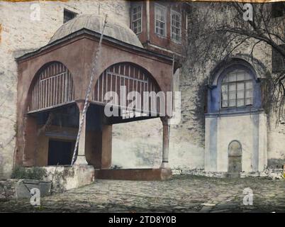 Pantocrator Monastery, Grecia, Religion, Art, Habitat, architettura, Cristianesimo, Monastero, porta, Medioevo, cupola, cupola, architettura religiosa, Monte Athos, Pantokrator, ingresso al Monastero, Mont Athos, 01/09/1918 - 30/09/1918, Cuville, Fernand, 1918 - Grecia - Fernand Cuville - (settembre), Autochrome, Photo, Glass, Autochrome, foto, positiva Foto Stock