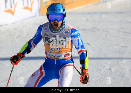 Alta Badia, Italia. 17 dicembre 2023. Coppa del mondo di sci alpino 2024 in alta Badia, Italia, il 17 dicembre 2023. Slalom gigante maschile, Thibaut Favrot (fra) © Pierre Teyssot/Maxppp credito: MAXPPP/Alamy Live News Foto Stock