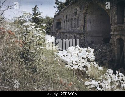 Dintorni di Reims, Marne, Champagne, Francia, prima guerra mondiale, habitat, architettura, rovine, bombardamenti, architettura fortificata, fortezza, Rubble, post-guerra, Francia, vicino a Reims, Fort de Berru vicino a Reims, Reims, 08/08/1919 - 08/1919, Cuville, Fernand, 1919 - Devastated regions, Marne, Aisne - Fernand Cuville - (agosto), Autochrome, Photo, Glass, Autochrome, foto, positiva Foto Stock