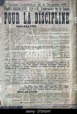 Parigi, Francia poster del Partito socialista (SFIO) per le elezioni legislative del novembre 1919, registrazione, informazione, vita politica, poster, partito politico, elezione, investitura, socialismo, comunismo, Francia, Parigi, manifesti per le elezioni legislative, Parigi, 12/11/1919 - 12/11/1919, Léon, Auguste, fotografo, Autochrome, foto, vetro, Autochrome, foto, positivo, verticale, dimensioni 9 x 12 cm Foto Stock