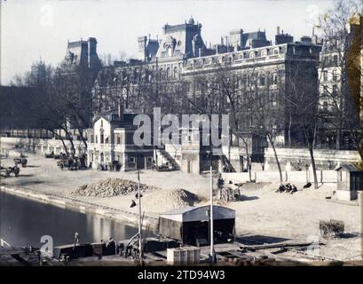 Parigi (IV arr.), Francia il Municipio visto dal Quai de l'Hôtel-de-Ville, abitazioni, architettura, fiume, Municipio, municipio, architettura civile pubblica, Quay, Cart, Rubble, Francia, Parigi, Municipio, Hôtel de Ville, 21/02/1920 - 21/02/1920, Léon, Auguste, fotografo, Autochrome, foto, vetro, Autochrome, foto, positivo, orizzontale, dimensioni 9 x 12 cm Foto Stock