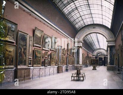 Parigi (1° arr.), Francia la grande Galerie du musée du Louvre, Habitat, architettura, Arte, Museo, vista interna, pittura, Veranda, tetto in vetro, Galleria, Francia, Parigi, Musée du Louvre: grande Galerie, set di 1a, 2a e 3a baia, Louvre, 19/04/1920 - 19/04/1920, Léon, Auguste, fotografo, Autochrome, foto, vetro, Autochrome, foto, positivo, orizzontale, dimensioni 9 x 12 cm Foto Stock