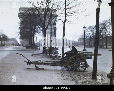 Parigi (VIII arr.), Francia Canonici in mostra avenue des Champs-Elysées, alloggi, architettura, prima guerra mondiale, lampione, lampione, architettura civile pubblica, Canon, Arc, Arcade/Arceau, dopo la guerra, Francia, Parigi, l'arco trionfale, Champs-Elysées, 09/01/1919 - 09/01/1919, Léon, Auguste, fotografo, Autochrome, foto, vetro, Autochrome, foto, positivo, orizzontale, dimensioni 9 x 12 cm Foto Stock