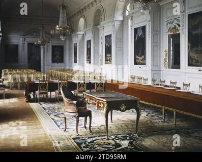 Palazzo di Versailles, Francia, vita politica, alloggi, architettura, arte, relazioni internazionali, prima guerra mondiale, Assemblea, consiglio, camera con letto king size, queen size, vista interna, arti decorative, diplomazia, mobili, Pace, trattati, Palazzo, Castello, Francia, Versailles, Grand Trianon: sala della firma del trattato di pace con l'Ungheria, Versailles, 03/06/1920 - 03/06/1920, Léon, Auguste, fotografo, Autochrome, foto, vetro, Autochrome, foto, positiva Foto Stock