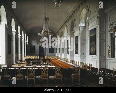 Palazzo di Versailles, Francia, vita politica, alloggi, architettura, arte, relazioni internazionali, prima guerra mondiale, Assemblea, consiglio, camera con letto king size, queen size, vista interna, arti decorative, diplomazia, pace, trattati, Palazzo, Castello, Francia, Versailles, Grand Trianon: spazio per la firma del trattato di pace con l'Ungheria, Versailles, 03/06/1920 - 03/06/1920, Léon, Auguste, fotografo, Autochrome, foto, vetro, Autochrome, foto, positiva Foto Stock