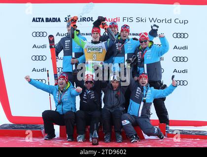 La Villa Val Badia, Italia. 17 dicembre 2023. menÂ&#x80;&#x99;S Giant Slalom alta BadiaTeam credito AUT: Agenzia fotografica indipendente/Alamy Live News Foto Stock