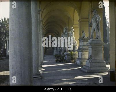 Roma, Italia Cimitero campo Verano a San Lorenzo, Arte, Statua, Tomba, Cimitero, scultura, arco, arcade, arco, Italia, Roma, Memoriali del Cimitero S. Lorenzo, Roma, 16/03/1921 - 16/03/1921, Léon, Auguste, fotografo, 1921 Cap Martin, Italia, Cap Martin - Auguste Léon (febbraio-aprile), Autochrome, foto, vetro, Autochrome, foto, positivo, orizzontale, dimensioni 9 x 12 cm Foto Stock