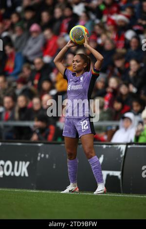 LEIGH, INGHILTERRA - 17 DICEMBRE: Taylor Hinds del Liverpool fc durante il Barclays Women's Super League match tra Manchester United e Liverpool FC al Leigh Sports Village il 17 dicembre 2023 a Leigh, Inghilterra. (Foto di Ryan Jenkinson/MB Media/) Foto Stock