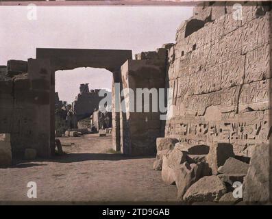 Karnak, Egitto, Africa Propilaa meridionale visto dal 4o o 5o pilone, Habitat, architettura, Arte, religione, statua, tempio, vestige archeologico, scultura, bassorilievo, politeismo egiziano, decorazione scolpita, Egitto, Karnak, continuazione del precedente verso il Tempio di Mut, Karnak, 16/01/1914 - 16/01/1914, Léon, Auguste, fotografo, 1914 - Egypte - Auguste Léon - (gennaio-febbraio), Autochrome, Photo, Glass, Autochrome, foto, positivo, orizzontale, dimensioni 9 x 12 cm Foto Stock