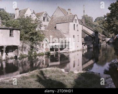 Chartres, Francia Wash case sulle rive dell'Eure viste dalla passerella pedonale, rue des Trois Moulins, abitazioni, architettura, natura, ambiente, fiume, architettura rurale, alloggi, Idrografia, strada, distretto, Francia, Chartres, Banks of the Eure, Chartres, 17/08/1922 - 17/08/1922, Léon, Auguste, fotografo, 1922 - Chartres (Eure-et-Loir) - Auguste Léon - (agosto), Autochrome, Photo, Glass, Autochrome, foto, positivo, orizzontale, dimensioni 9 x 12 cm Foto Stock