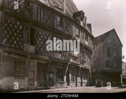 Chartres, Francia case a graticcio Place de la Poissonnerie, attività economica, edilizia abitativa, architettura, arte, negozio, negozio, carrello, abitazione, strada, distretto, Medioevo, Half-Timbering, Francia, Chartres, la Maison du Saumon, Chartres, 17/08/1922 - 17/08/1922, Léon, Auguste, fotografo, 1922 - Chartres (Eure-et-Loir) - Auguste Léon - (agosto), Autochrome, Photo, Glass, Autochrome, foto, positivo, orizzontale, dimensioni 9 x 12 cm Foto Stock