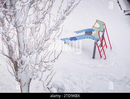 La tormenta della tempesta invernale Filomena a Madrid ha lasciato la città coperta di neve Foto Stock