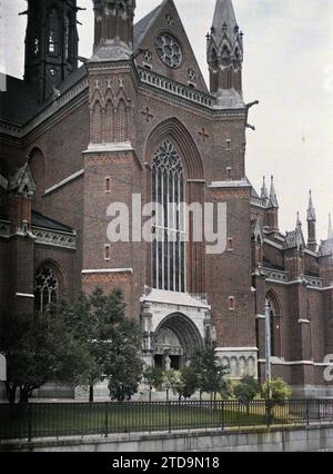 Uppsala, Svezia ingresso al transetto sud della cattedrale, abitazioni, architettura, architettura religiosa, '24 agosto - Cattedrale di Upsala. Ingresso laterale' Upsala, porta laterale della cattedrale, Uppsala, 24/08/1910 - 24/08/1910, Léon, Auguste, fotografo, 1910 - viaggio di Albert Kahn e Auguste Léon in Scandinavia - (9 agosto-14 settembre), Autochrome, Photo, Glass, Autochrome, foto, positivo, verticale, dimensioni 9 x 12 cm Foto Stock