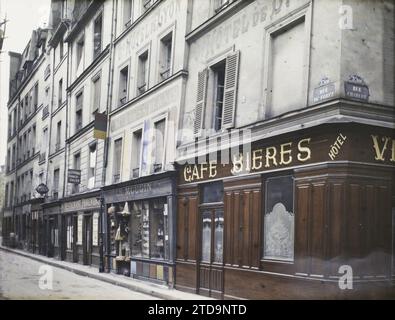 Parigi (III arr.), Francia Rue du Forez, all'angolo di rue Charlot, attività economica, registrazione, informazioni, alloggi, architettura, Boutique, negozio, insegna, registrazione commerciale, via, quartiere, finestra, esposizione, catering, Hospitality, Francia, Parigi, Rue du Forez, Arrondissement III, 25/07/1923 - 25/07/1923, Léon, Auguste, fotografo, Autochrome, foto, vetro, Autochrome, foto, positivo, verticale, dimensioni 9 x 12 cm Foto Stock