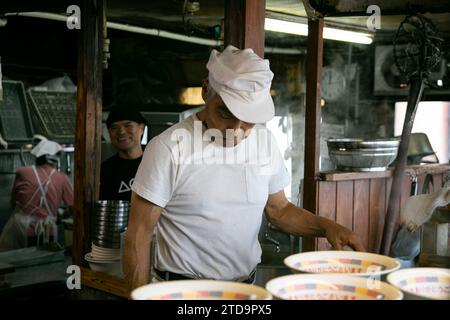 Kurume, Giappone; 1 ottobre 2023: Il negozio Maruboshi Ramen è uno dei più famosi ristoranti di ramen di Fukuoka. Foto Stock