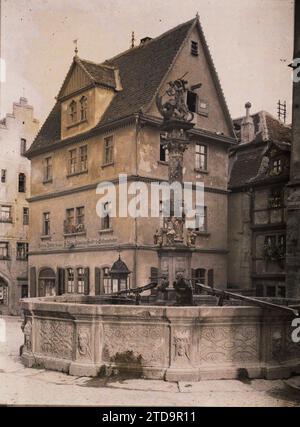 Rothenburg, Germania, Arte, Habitat, architettura, statua, scultura, strada, distretto, impianto idraulico, Fontana, Piazza, Medioevo, Svizzera, Rothembourg, vecchia fontana, Rothenburg ob der Tauber, 01/01/1912 - 31/12/1912, Léon, Auguste, fotografo, 1912 - Allemagne - Auguste Léon, Autochrome, Photo, Glass, Autochrome, foto, positiva Foto Stock